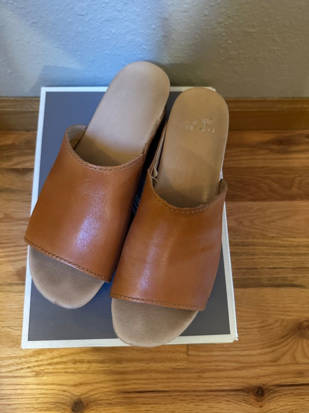 Dansko Giana Full Grain Tan Clogs size 40 - Picture 4 of 4